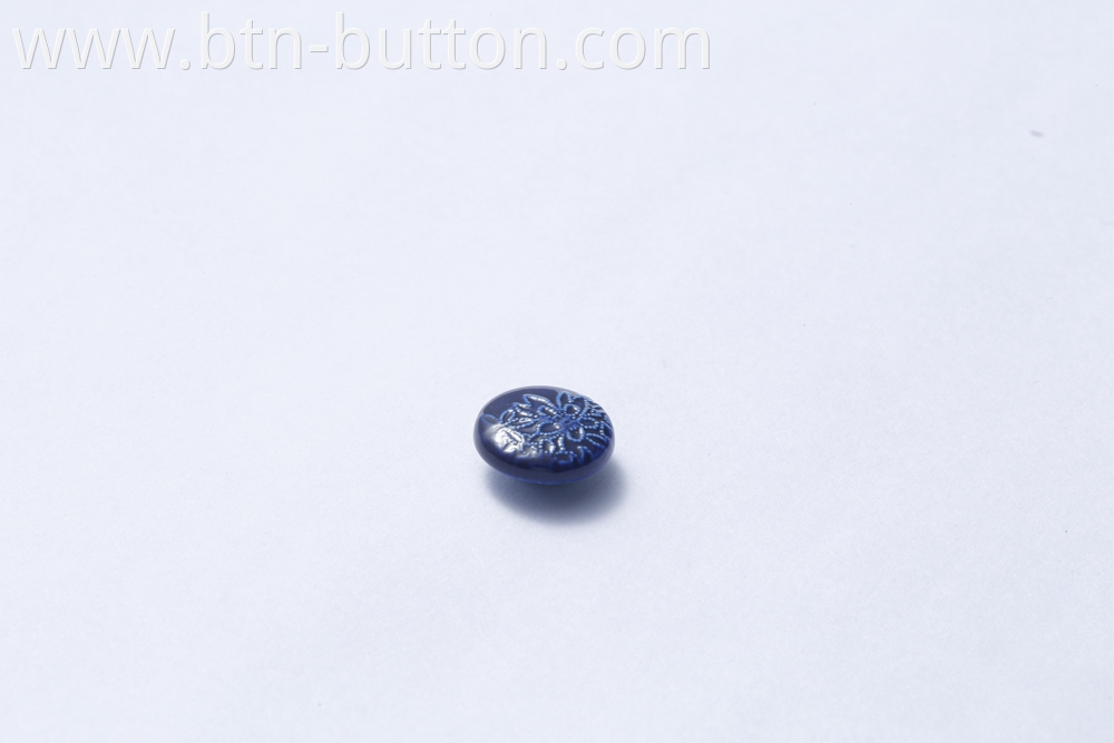 Metal buttons for clothes with rich patterns